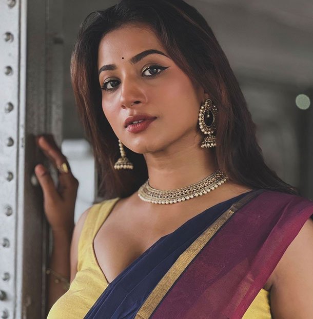 Akbarpur call girl